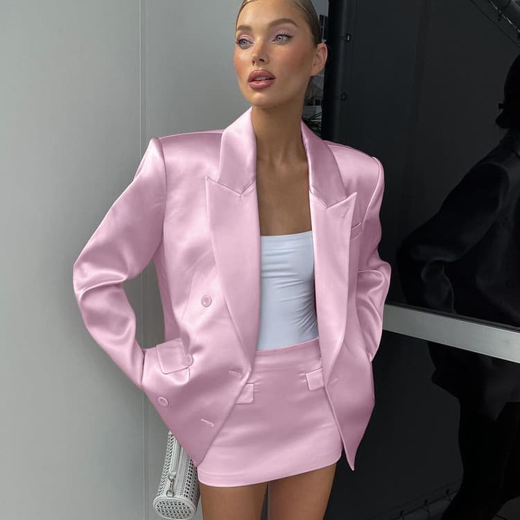 Ensemble blazer oversize et jupe satinée