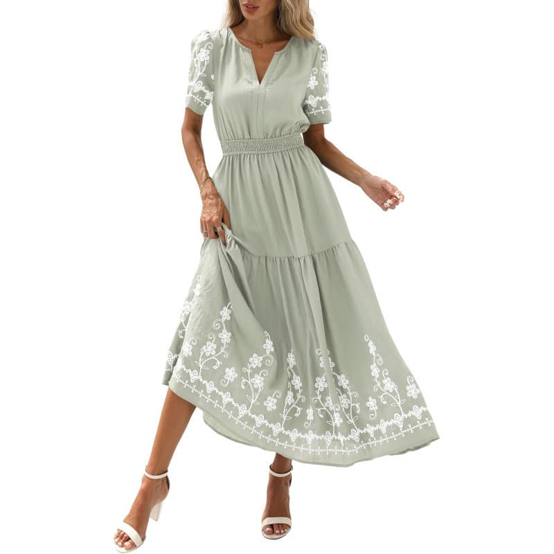 Robe midi brodée de fleurs col V