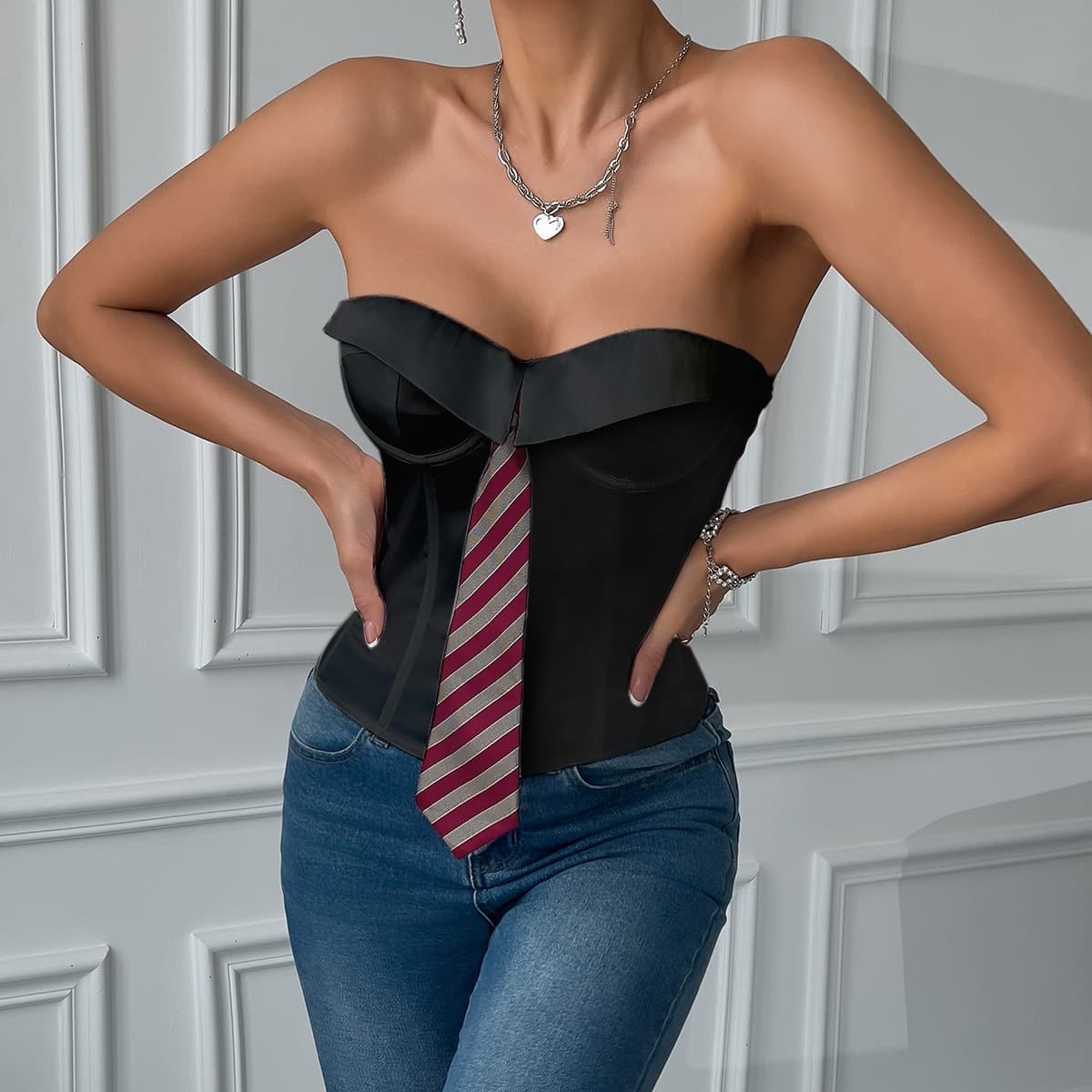 Corset satin baleiné à laçage