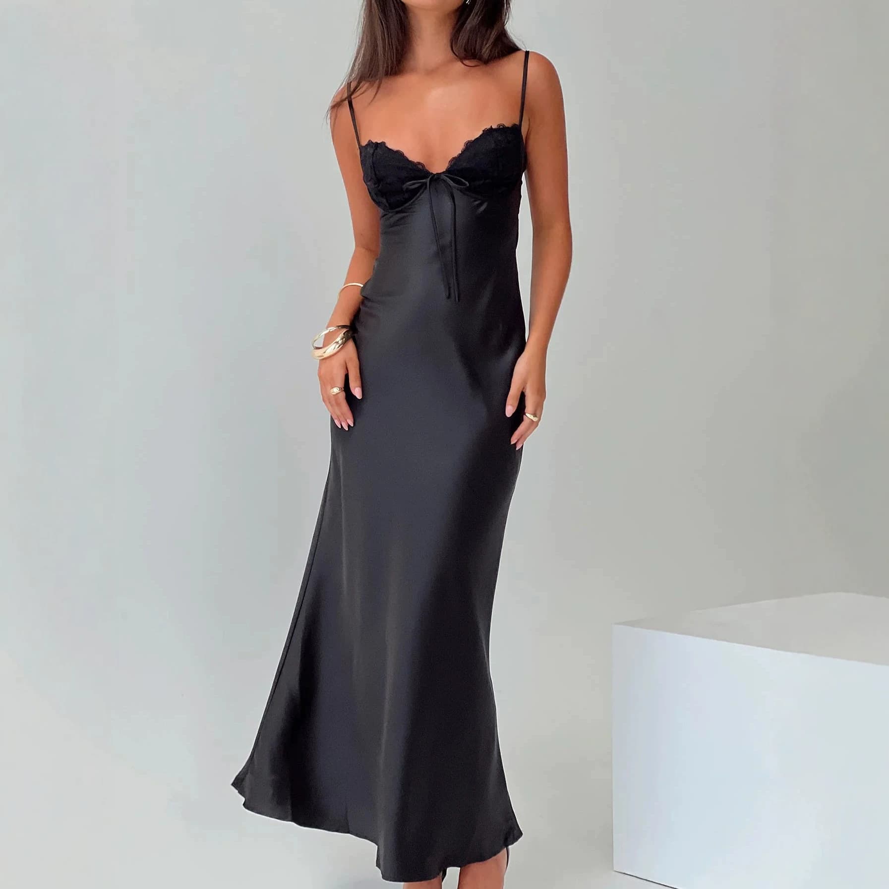 Robe nuisette satin et dentelle dos nu