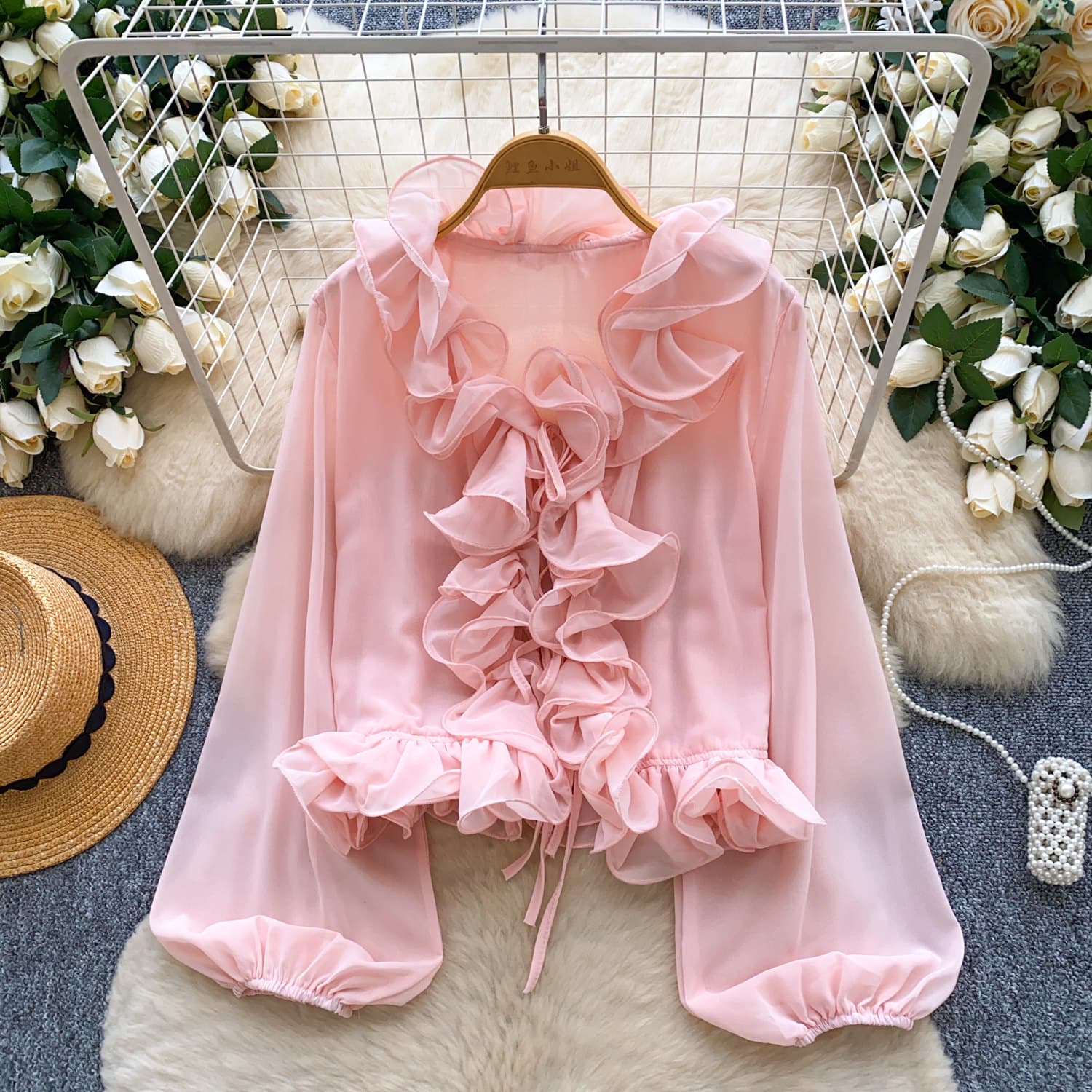 Blouse volantée col V à laçage